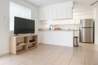 Cozy 1-bedroom condo in terrific Bakersfield with WiFi, AC