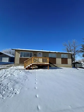 Charming 3-bedroom house with WiFi, AC in fabulous Glasgow. Completely remodeled