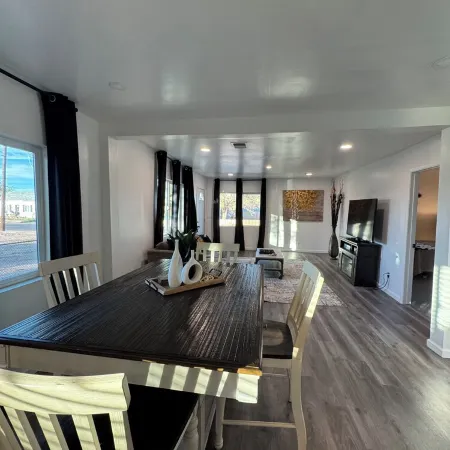 Elegant Modern Winslow Home