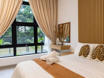 BY THE LAKE VILLA in serene Semenyih with AC, WiFi.