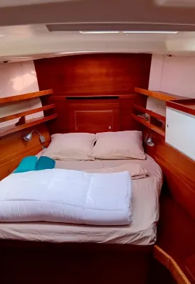 Large 3-cabin sailboat for a unique experience!