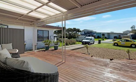 beach baby Отели в г. Томакин