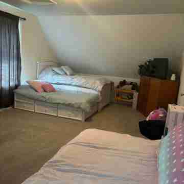 Fabulous 3-bedroom Weirs Beach Village home in Laconia. Rooms