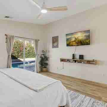 Desert Dreams - Charming 2-bedroom house with a salt water pool Rooms