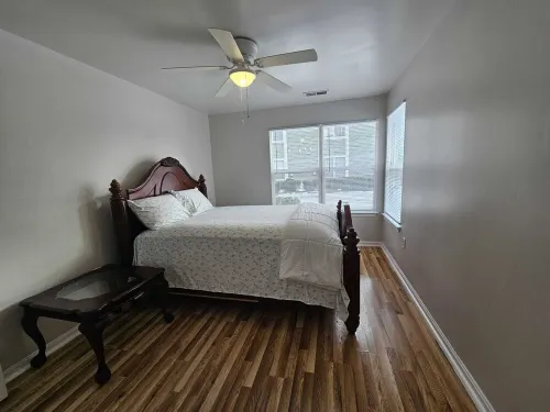 Cozy 1-bedroom condo in wonderful Alexandria with WiFi, AC, Free Parking