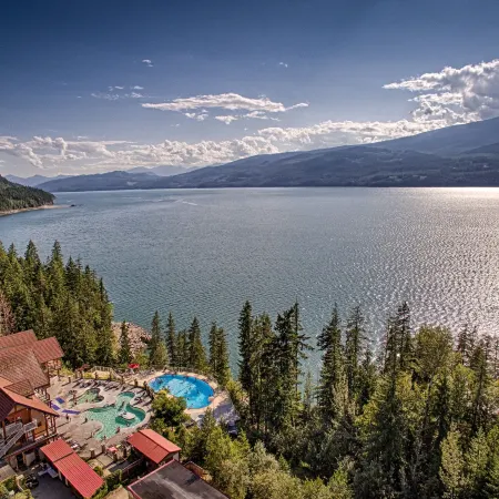 Halcyon Hot Springs Resort