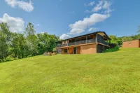 Romantic Afton Escape w/ Fire Pit & Scenic Views