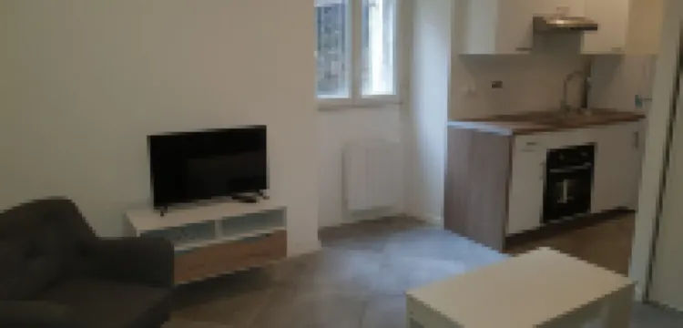 Studio Rénové Intra Muros , Centre Historique , Secteur Vernet