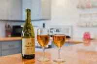 Herons Perch: Peaceful Lakefront Cottage in Shipshewana close to all the fun! Hotels in Newbury Township