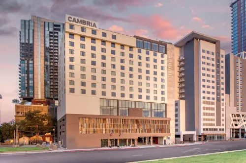 Cambria Hotel Austin Downtown - Rooftop Pools
