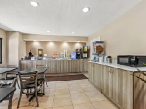 Super 8 by Wyndham Elgin Hoteles en Elgin