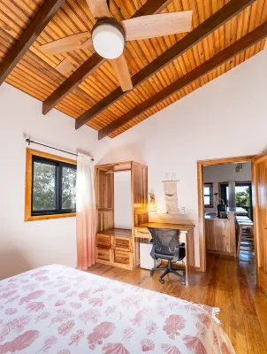 Sea Views, Pool, 5min walk to beach!