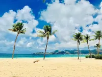 NEW magnificent one bedroom on the beach of Baie Nettlé swimming pools tennis courts Hotels in Sandy Ground