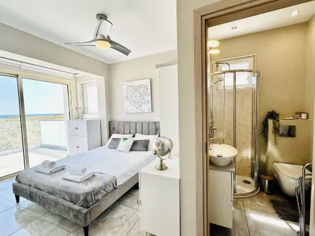 Villa with pool with sea view and 300m walk to the sea