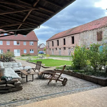 Vacation apartment & studio with outdoor lounge & barbecue