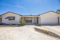 Spacious Luxury Oasis + Heated Pool+Jacuzzi+8P Tiki Bar- Beach Vibes Awaits You!