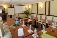 Brit Hotel le Lion d'Or Chinon Hotel di Cravant-les-Coteaux