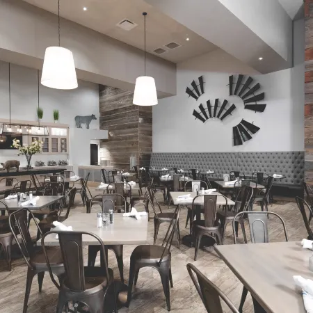 Hotel Renovo des Moines Urbandale, Tapestry Collection by Hilton