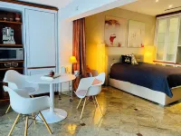 Q-Street-Studio: Charming Apartment in a Historic Timber-Framed House