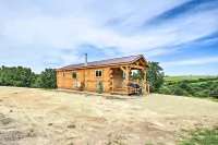 Serene Views: Quiet Farmhouse Cabin in Wisconsin!