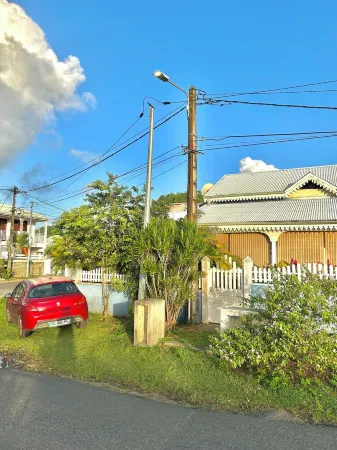 Charming villa ideally located Отели в г. Les Abymes