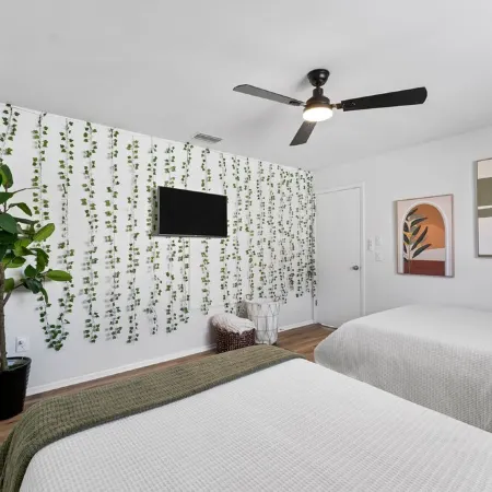Charming 2-bedroom house with pool and fenced in backyard. Sleeps 8