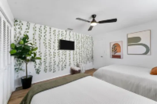 Charming 2-bedroom house with pool and fenced in backyard. Sleeps 8