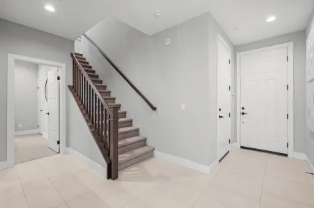 Ideal modern style home 4bd/3ba Отели в г. Чино