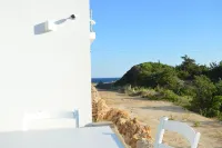 Thyme Studio - Nestled in the sand dunes, 20m from the free beach