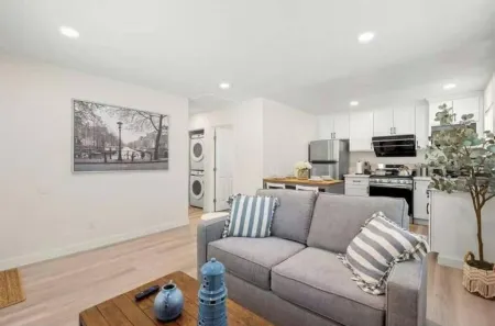 Chic & Fresh 2BSuite in Glendora