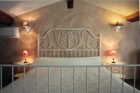 Air-conditioned gîte for 2 to 4 people, -5 min from St Emilion. Enclosed/private parking Hotels in Vignonet