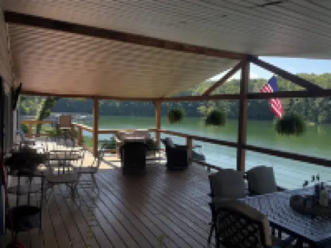Charming 3-bedroom Lakehouse . Boat Slip,  Pontoon option .3 Golf courses nearby Hotels in Grainger County
