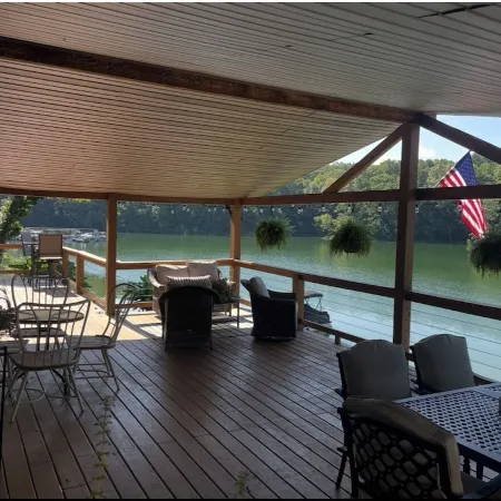 Charming 3-bedroom Lakehouse . Boat Slip,  Pontoon option .3 Golf courses nearby Отели в г. Грэйнджер