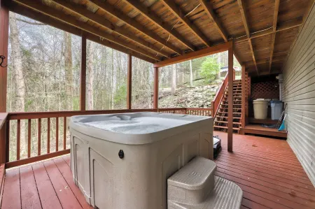 Hurricane Hideaway at Center Hill Lake