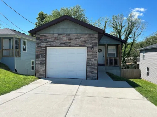 Charming 3-bedroom house, walking distance to Branson Landing or Bass Pro