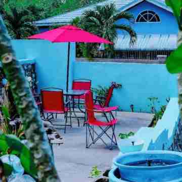 Charming 3-bedroom house with AC and WiFi in Negril Hotel Exterior