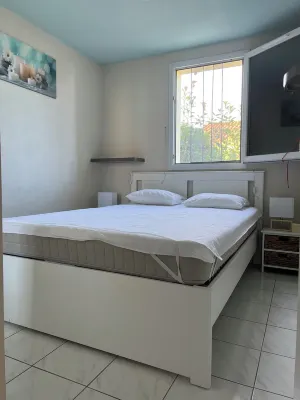 Vacation home for 6, air-conditioned, with shared pool and tennis court Hotels in Sorede