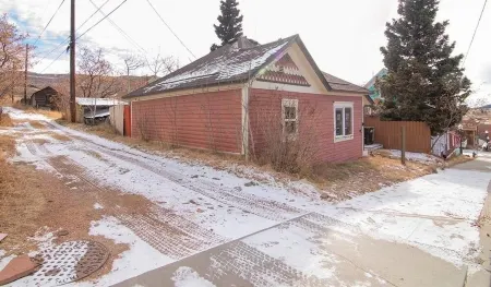 Cheerful, Residential 2 Bedroom Mountain Home Отели в г. Крипл Крик