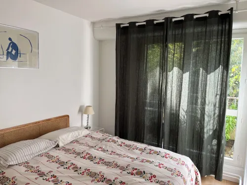 Green, quiet, spacious and bright apartment 15 minutes from Paris.