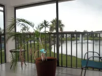 Renovated 2bed 2bath condo 2min to Fort Myers & Sanibel Beaches with WiFi, AC Hotels in Iona