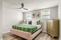 New! Lux Mansion, 5 BR 4 BA, Heated Pool, Sleeps 12+