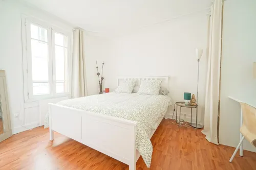 Calme Duplex Pour 4, au Pied du Métro. Centre de Paris en 20 Minutes en Métro