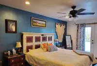 Gorgeous large 2-bdrm w'mtn views, lg yard, fire pit in delightful Anchor Point Hotels in Anchor Point