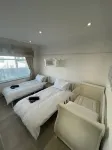 Stylish Home Away from Home6 Minutes Drive to Beach