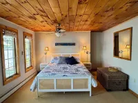 Charming 4-bedroom cottage with AC, WiFi on Little Sebago Lake waterfront
