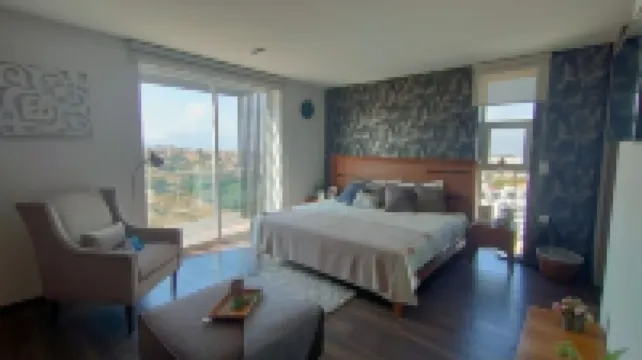 Luxury Penthouse situated on a distinguishable area in Altozano. のホテル