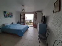 In wooded residence, 100 m from beaches, semi-detached villa, all comforts. Hotels in Coggia