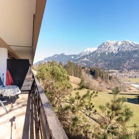 Alpenjuwel Oberstdorf – Mountain Views, Balcony & Sauna, Lift Pass, Dog Friendly