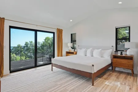 Vista Escape / Nevada City • Forest •