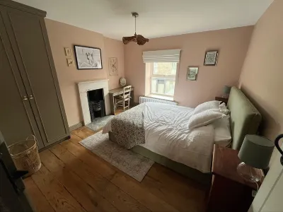 Cosy cottage in Bollington offering an escape to the Peak District and beyond. Hotels near Adlington